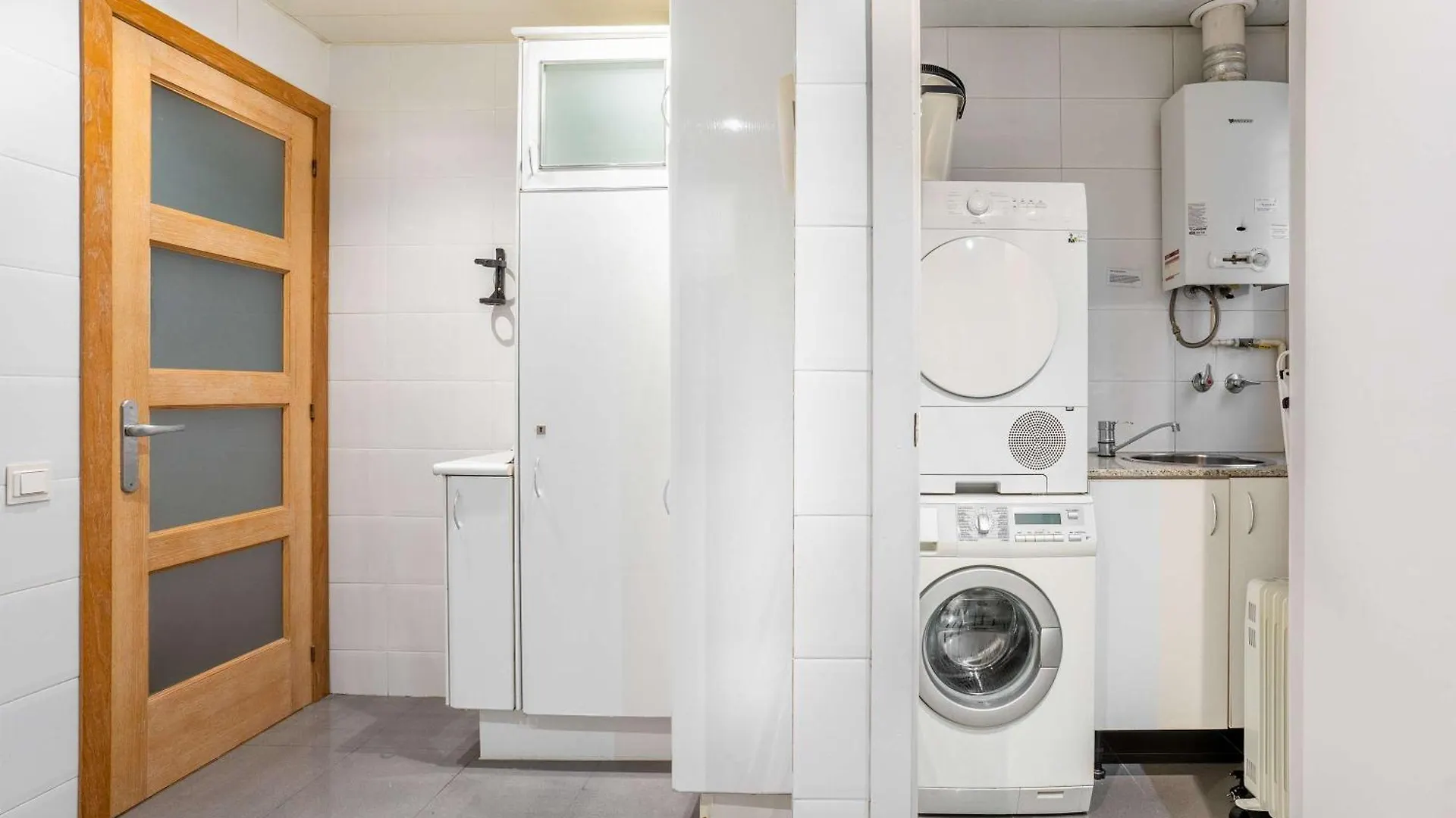 Elegant 3-Bedroom Apartment In The Heart Of Bcn Barcelona