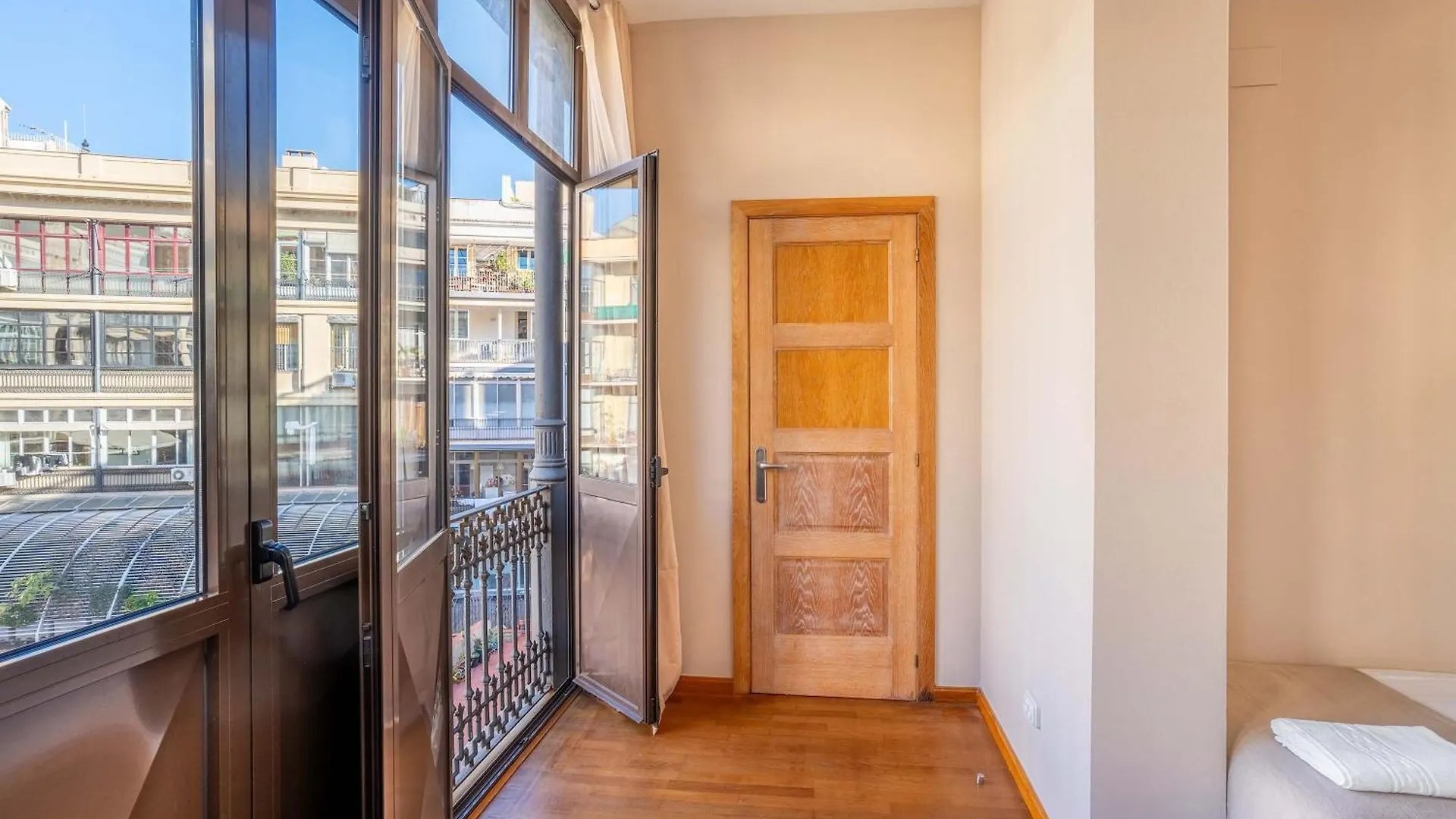 Elegant 3-Bedroom Apartment In The Heart Of Bcn Barcelona