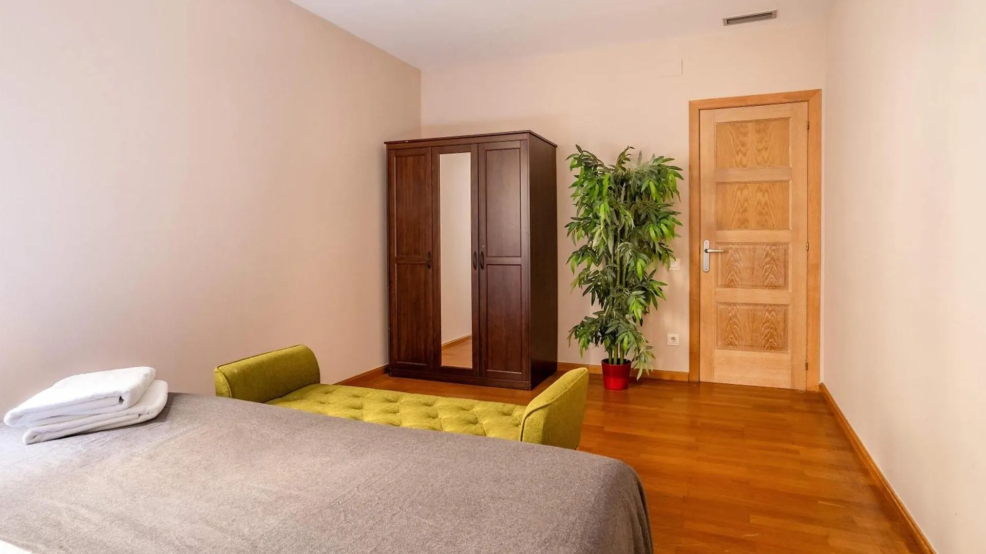 Elegant 3-Bedroom Apartment In The Heart Of Bcn Barcelona Spain