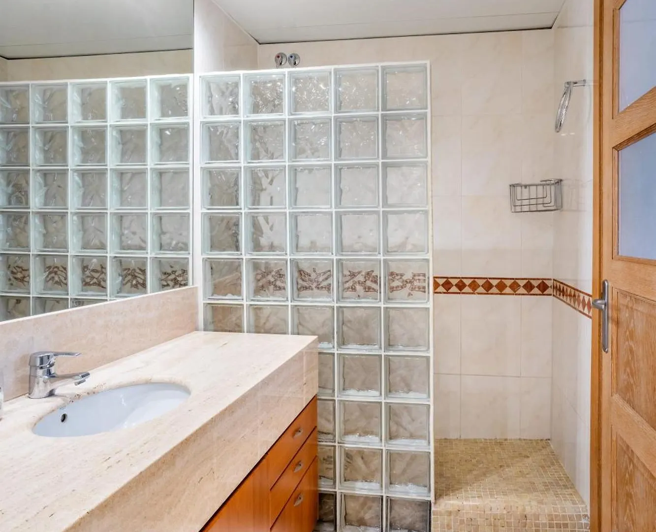 Elegant 3-Bedroom Apartment In The Heart Of Bcn Barcelona