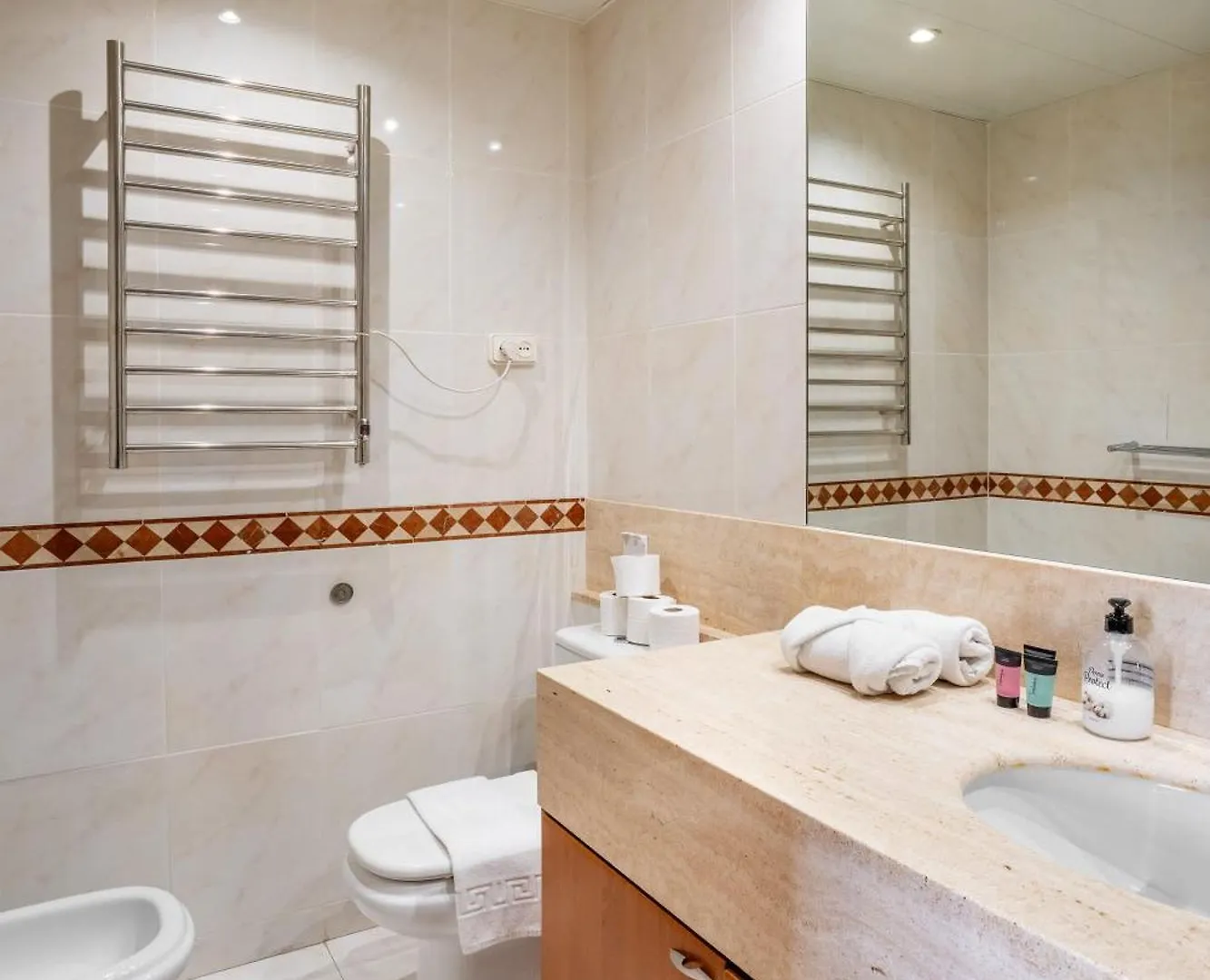 Elegant 3-Bedroom Apartment In The Heart Of Bcn Barcelona