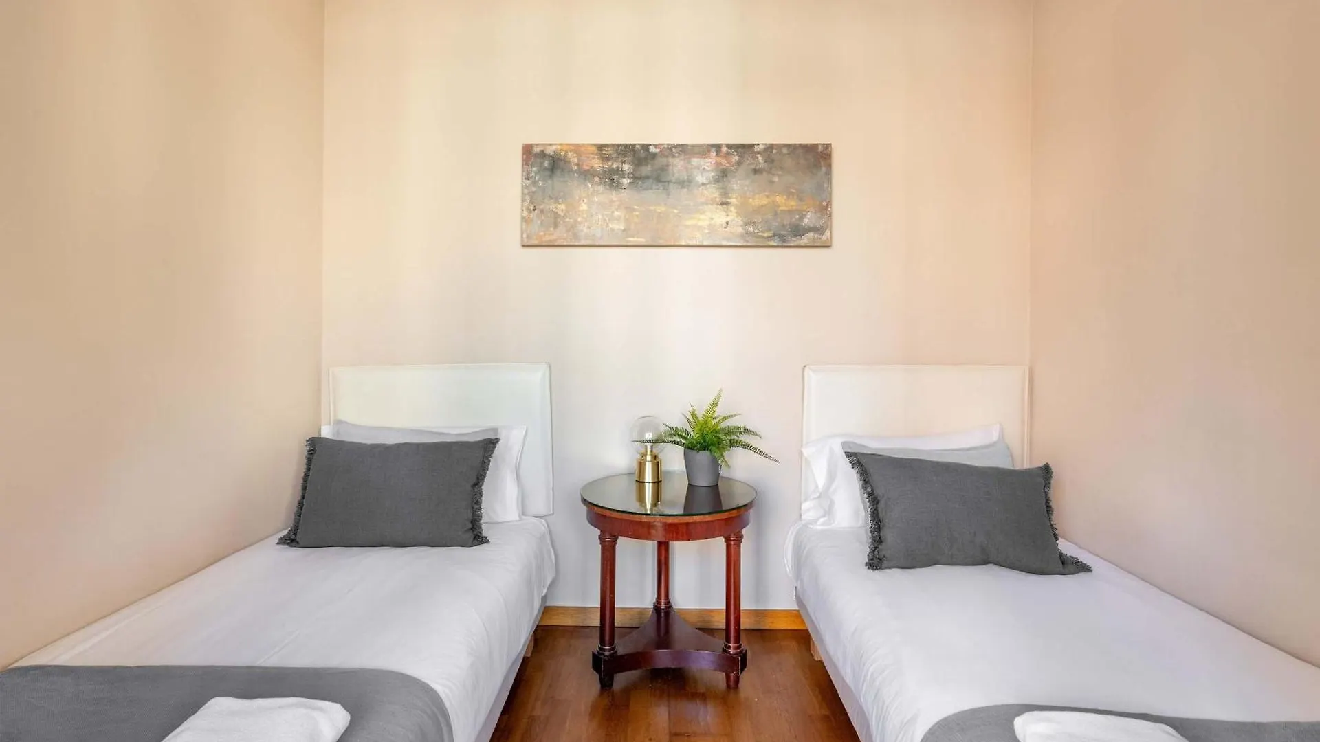 Elegant 3-Bedroom Apartment In The Heart Of Bcn Barcelona