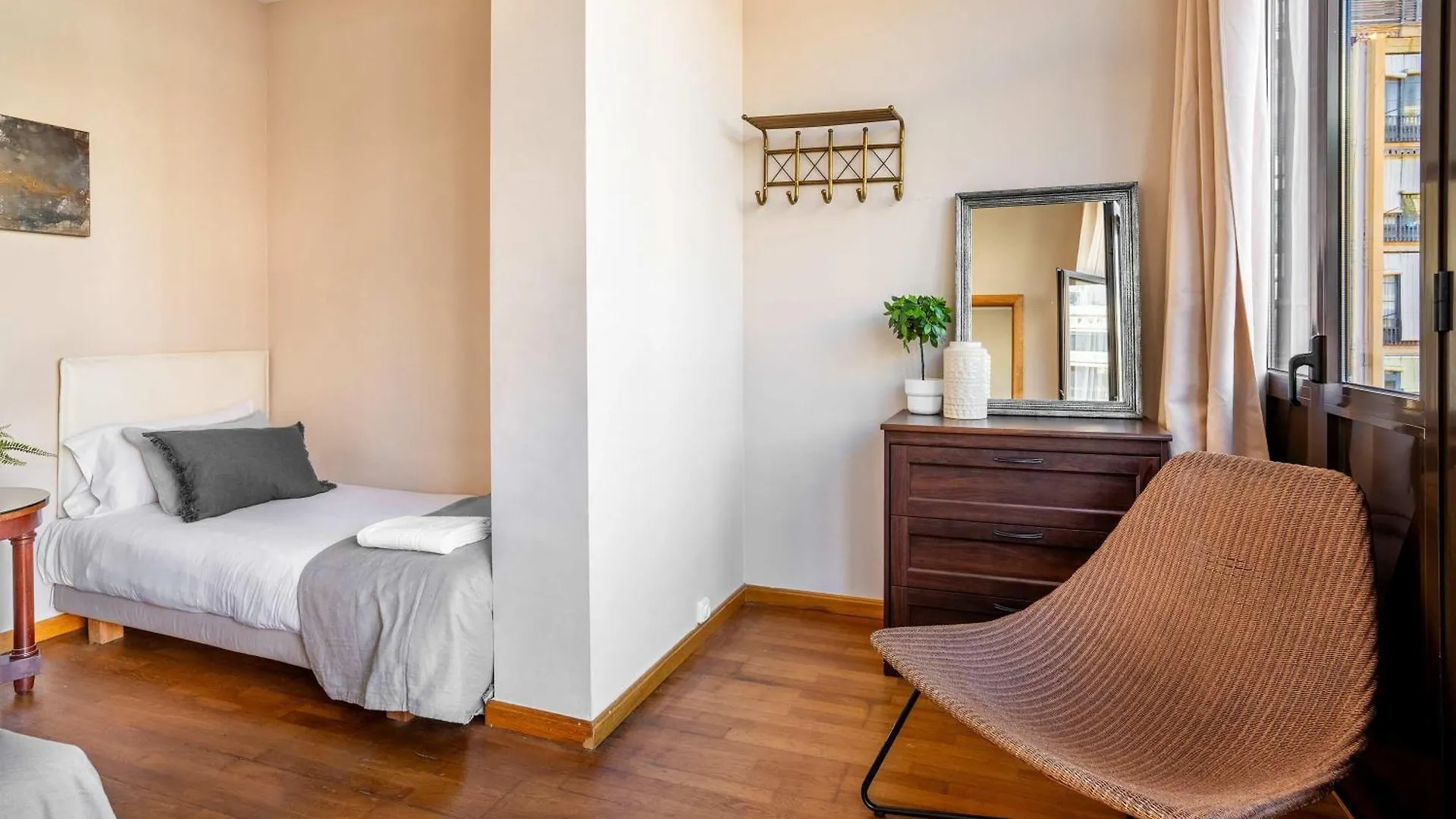 Elegant 3-Bedroom Apartment In The Heart Of Bcn Barcelona