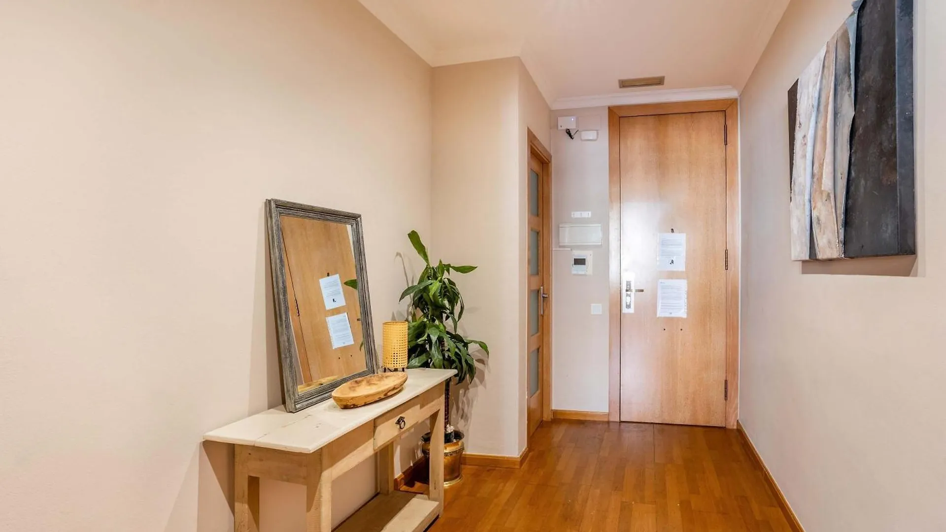 Elegant 3-Bedroom Apartment In The Heart Of Bcn Barcelona 0*,