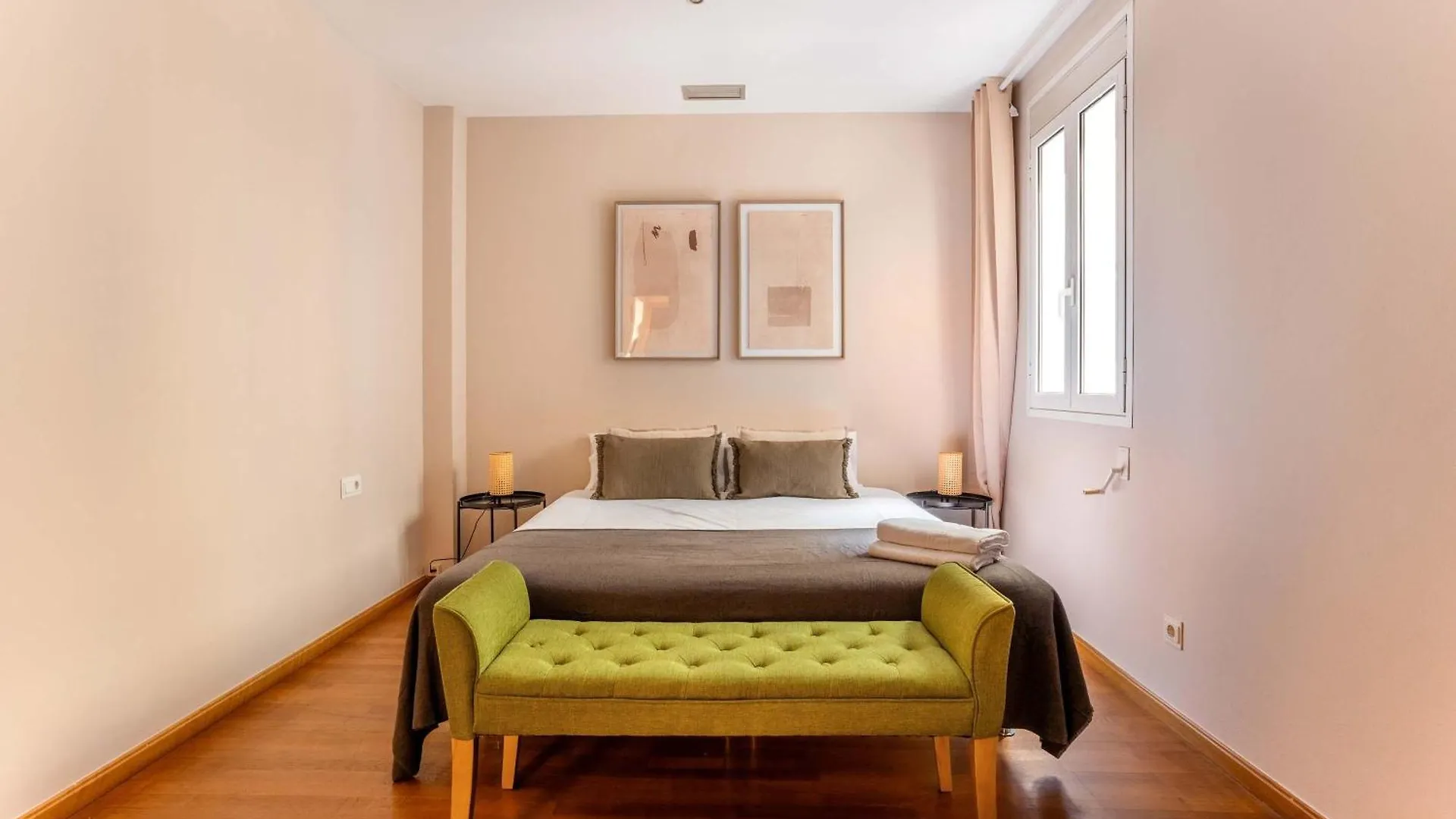 Elegant 3-Bedroom Apartment In The Heart Of Bcn location