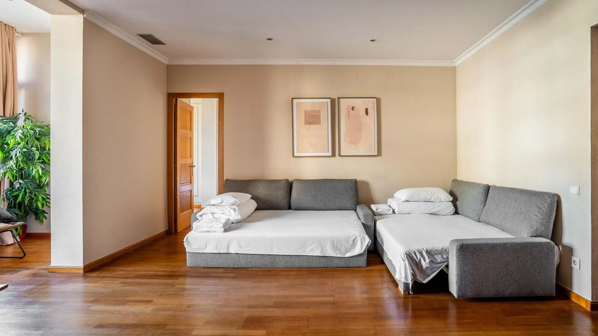 Elegant 3-Bedroom Apartment In The Heart Of Bcn Barcelona 0*,  Spanyolország
